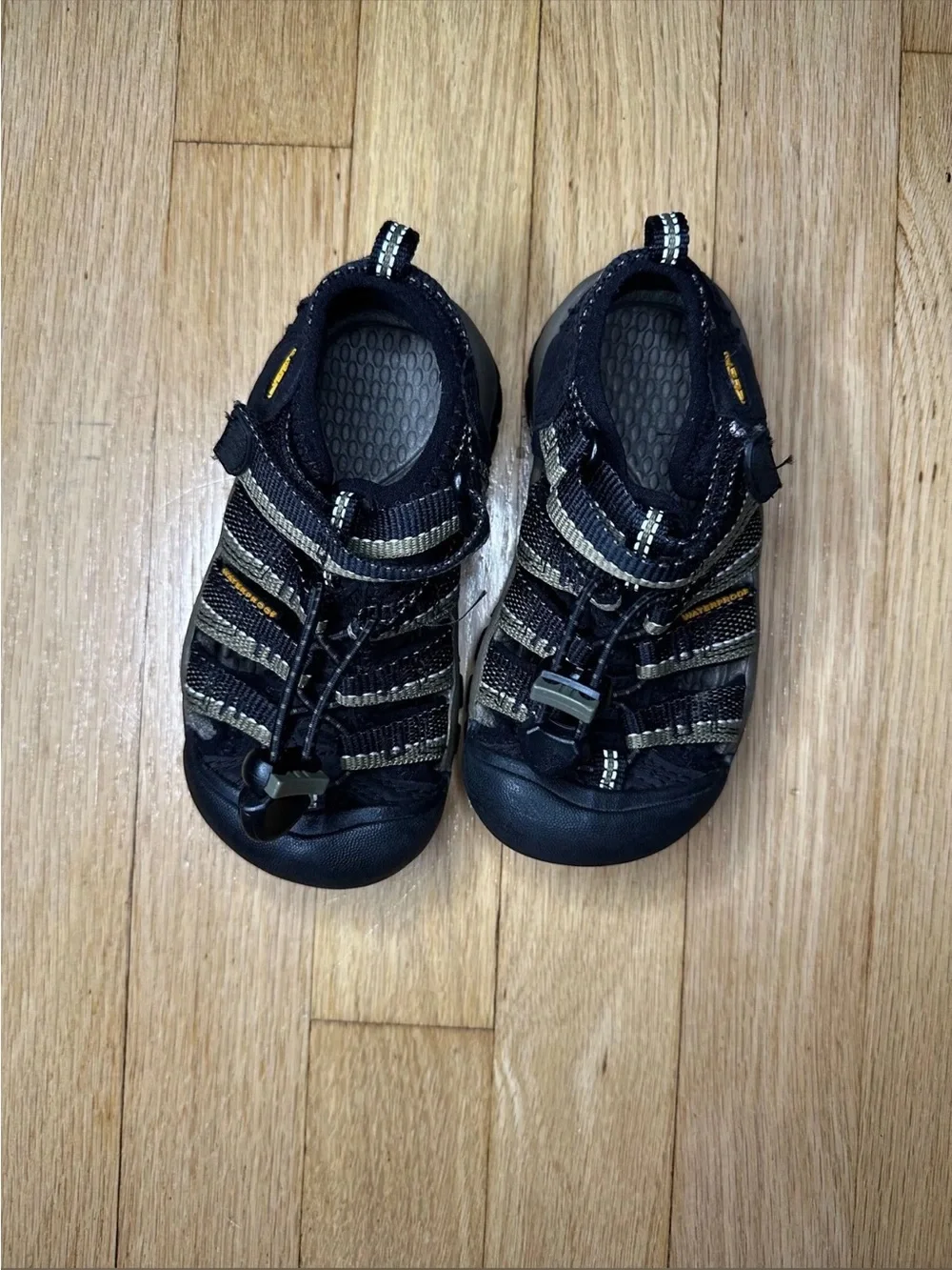 Keen Kids 9c Black and Olive Green